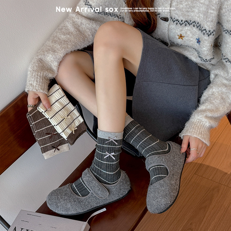 リボンストライプのルーズフィットミッドカーフソックス、女性用 - Boot Sock Slouchy のレビューと価格